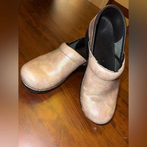 EUC- Dansko- Size 39